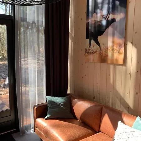 Сasa de vacaciones New Cosy Tiny House In The Forest
